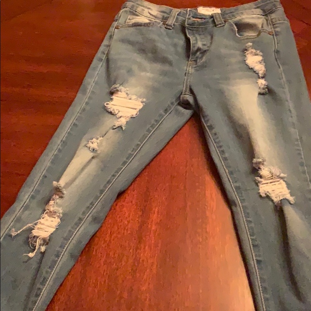 LIGHT WASH JEANS !